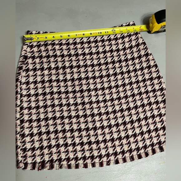 BCBG Generation Houndstooth Fringe Mini Skirt Brown, Cranberry, Plum, Cream sz 8 - Picture 6 of 11